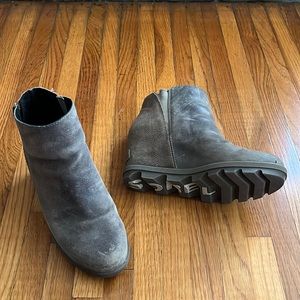 Super cute and comfortable Sorel wedge boots. They are in very good condition.